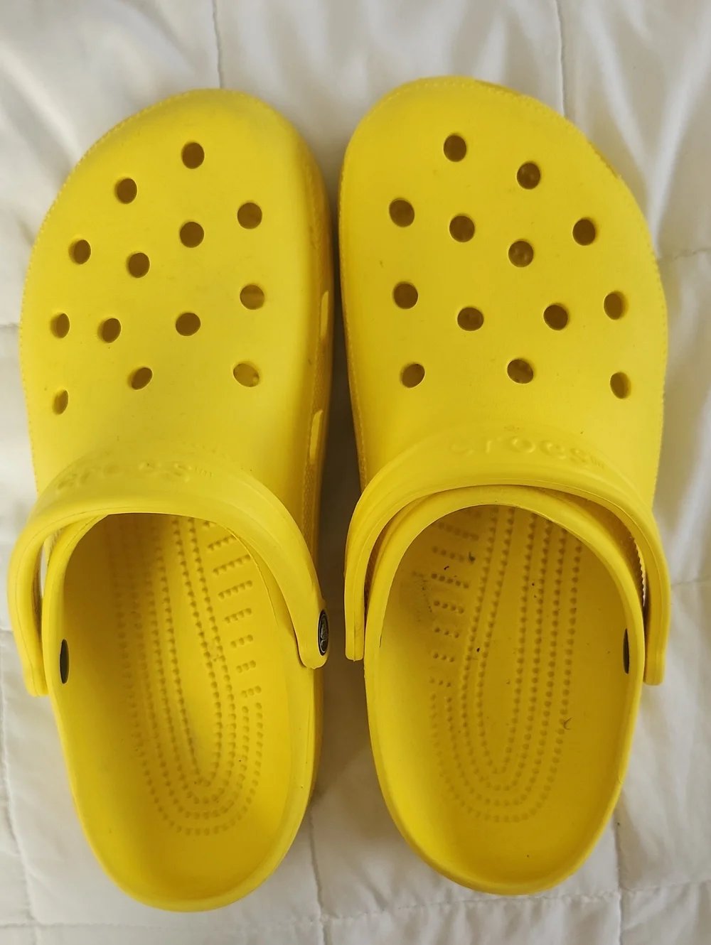 CROCS Classic Clog in Bright Yellow W9, M11